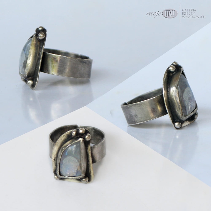 ksiezycowy-rozek-w-srebrze-piersconek-srebro-kamien-ksiezycowy