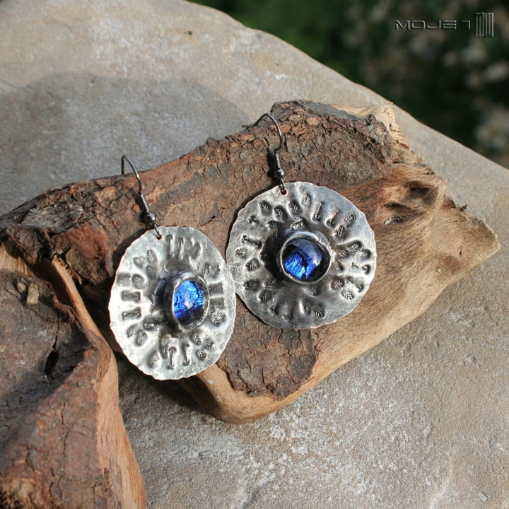 dichrooko-w-lazurze-dichrooko-opalizujace-kolczyki-z-miedzi-szklane-oko-szklo-dichroiczne-fusing-wiszace-miedziane-okragle