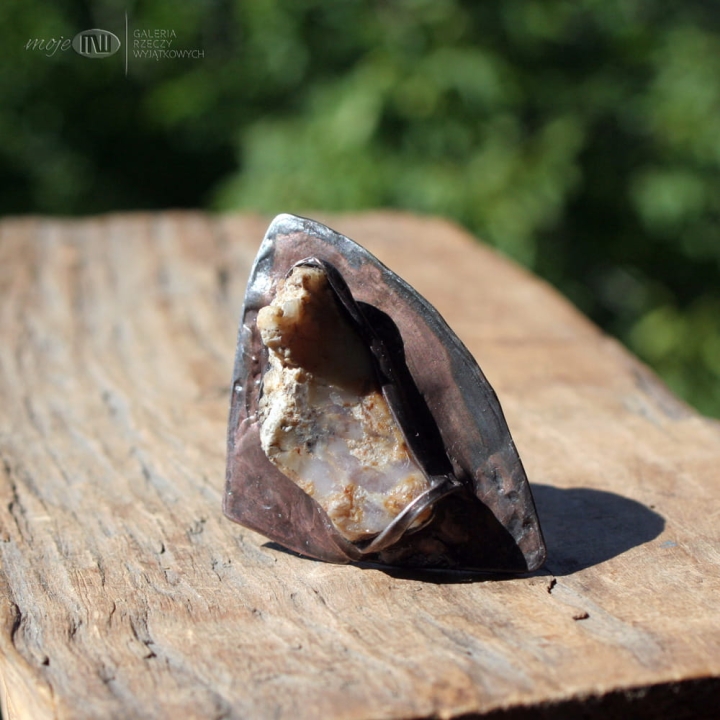 opal-w-trojkacie-duzy-pierscionek-surowy-opal-kamien-miedziany-trojkat-rustykalny