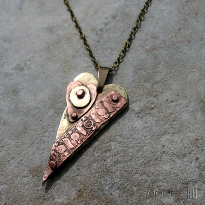 serce-zaklinowane-wisior-miedz-mosiadz-rustykalne-zawieszka