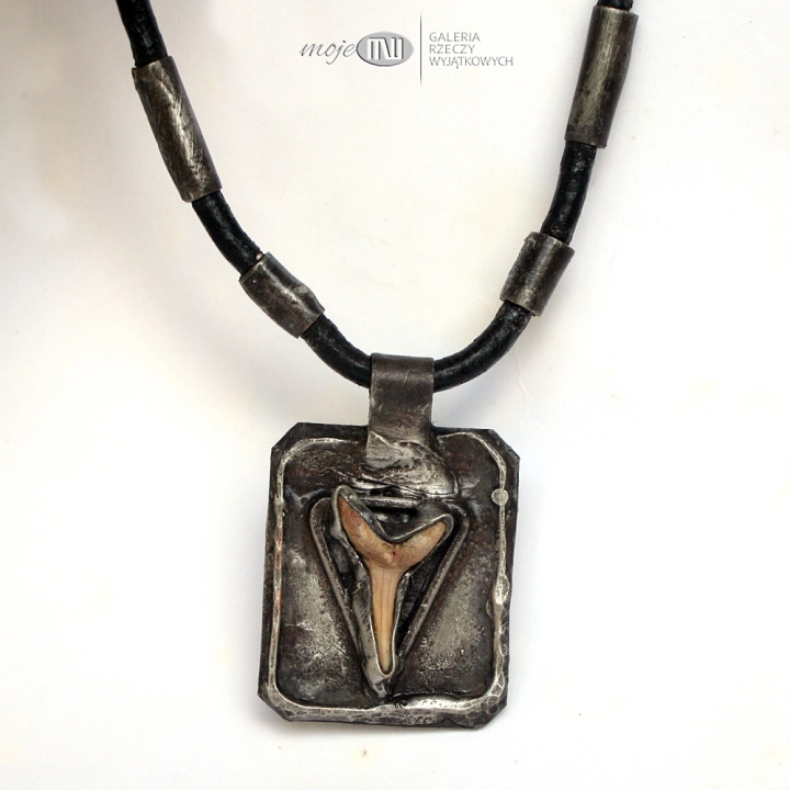 zab-rekina-wisior-meski-rzemien-amulet