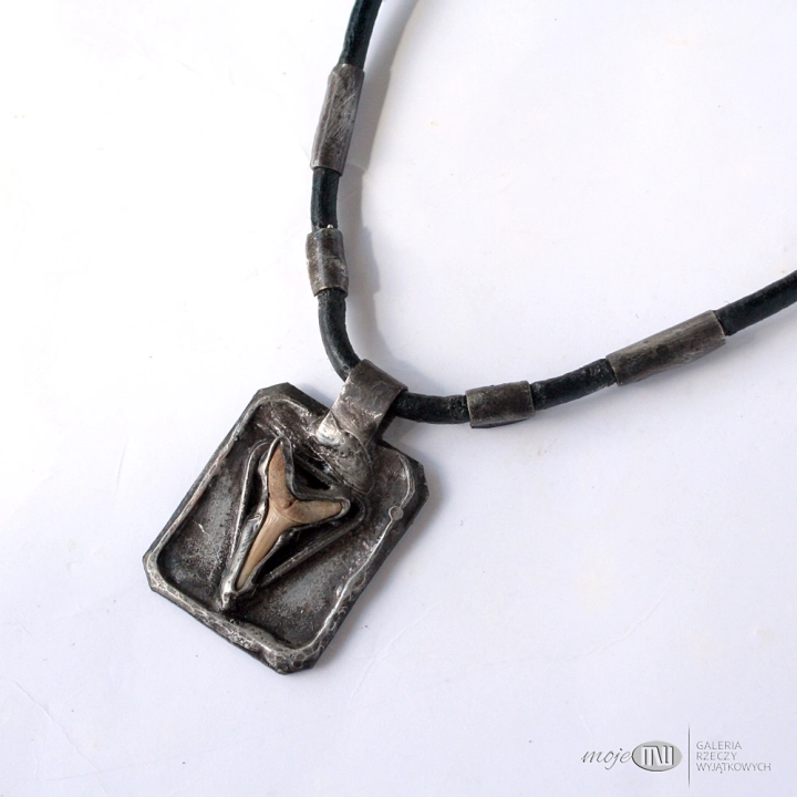 zab-rekina-wisior-meski-rzemien-amulet