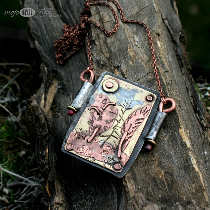 wisior-z-widoczkiem-rustykalny-wisior-miedz-mosiadz-drzewa-bizuteria-z-naturalnych-materialow