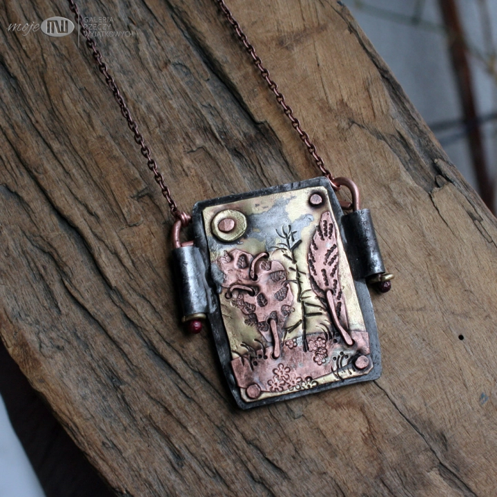 wisior-z-widoczkiem-rustykalny-wisior-miedz-mosiadz-drzewa-bizuteria-z-naturalnych-materialow