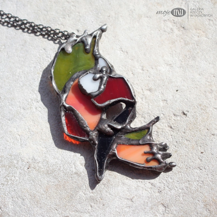 papuga-Zanetka-wisior-szklo-witrazowe-ptak-smieszny-na-szyje