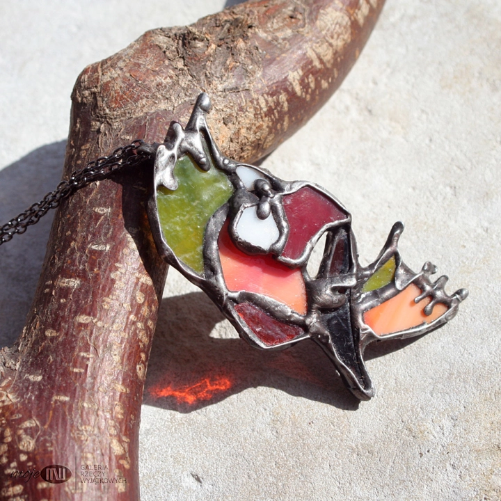 papuga-Zanetka-wisior-szklo-witrazowe-ptak-smieszny-na-szyje