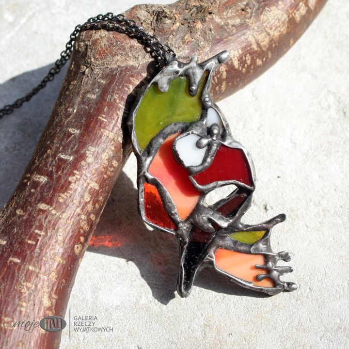 papuga-Zanetka-wisior-szklo-witrazowe-ptak-smieszny-na-szyje