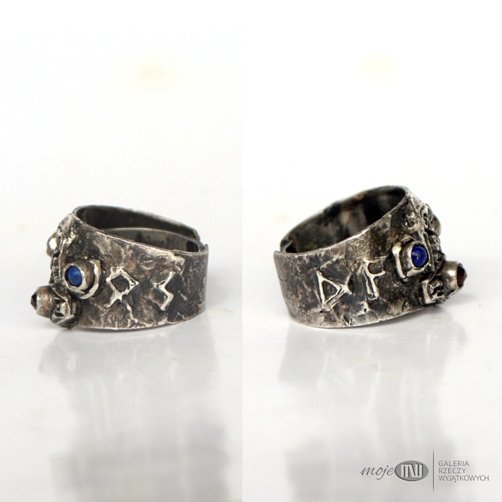 mlot-Thora-na-palec-meski-sygnet-obraczka-srebro-granat-lapis-lazuli-kamienie-ozdobny-personalizowany-znaki-runiczne-runy-bizuteria-dla-mezczyzny