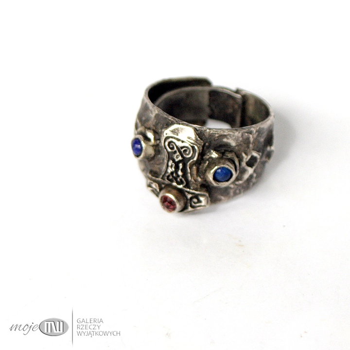 mlot-Thora-na-palec-meski-sygnet-obraczka-srebro-granat-lapis-lazuli-kamienie-ozdobny-personalizowany-znaki-runiczne-runy-bizuteria-dla-mezczyzny