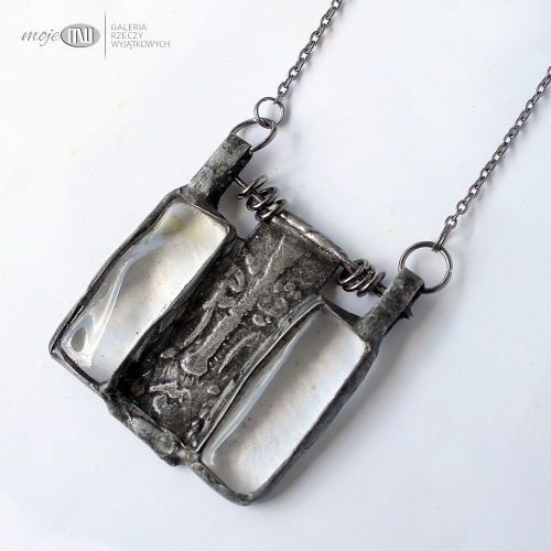 podwojne-odbicie-z-twarza-wisior-twarz-szklo-metal-kwadratowy-rustykalny