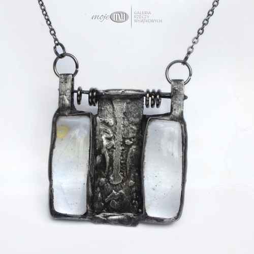podwojne-odbicie-z-twarza-wisior-twarz-szklo-metal-kwadratowy-rustykalny