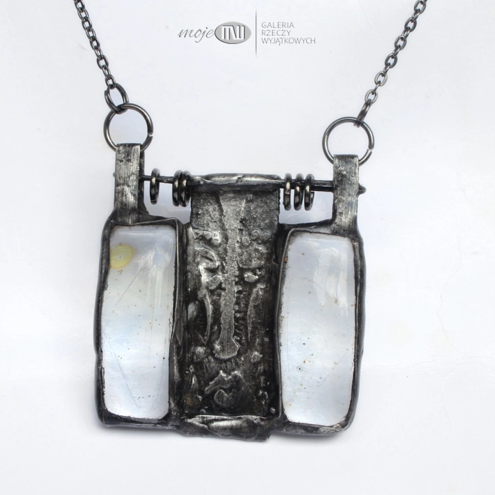 podwojne-odbicie-z-twarza-wisior-twarz-szklo-metal-kwadratowy-rustykalny