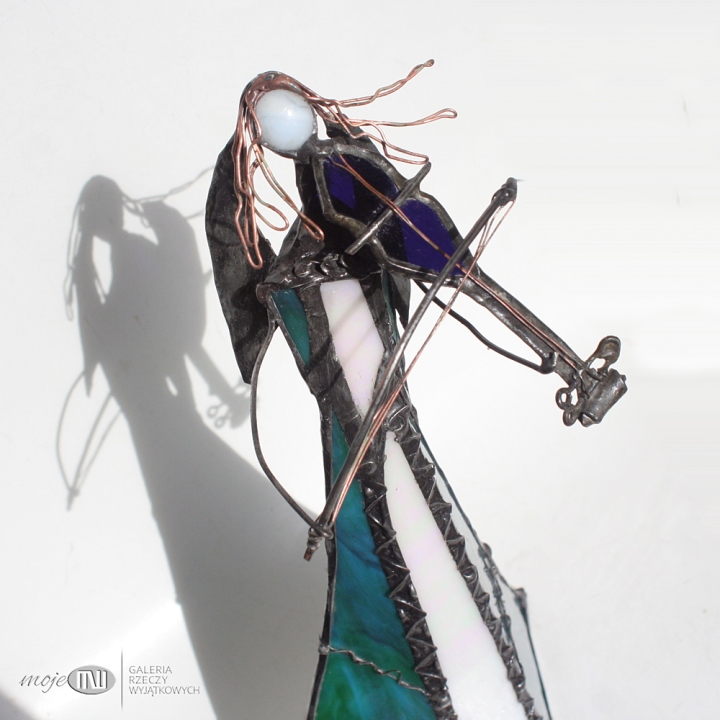 Agum-szklany-stojacy-aniol-witrazowy-ze-szkla-gra-na-skrzypcach-dekor-stojacy-figurka-ozdobna