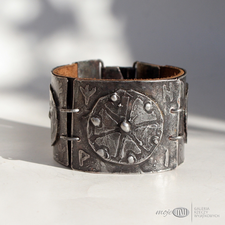 Perun-i-Swarozyc-z-runami-szeroka-bransoleta-meska-bizuteria-slowianskie-bostwa-znaki-runiczne-runy-magia-bizuteria-poganska