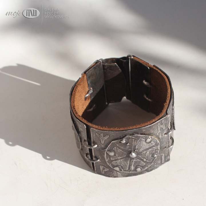 Perun-i-Swarozyc-z-runami-szeroka-bransoleta-meska-bizuteria-slowianskie-bostwa-znaki-runiczne-runy-magia-bizuteria-poganska