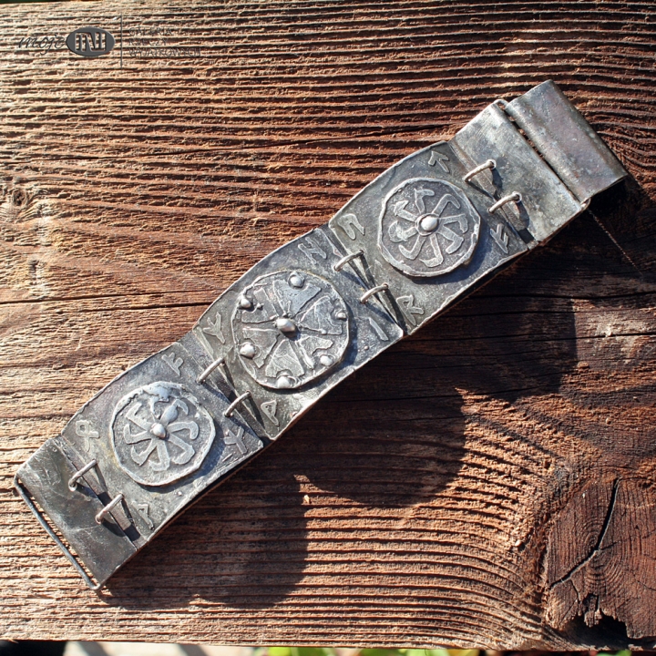 Perun-i-Swarozyc-z-runami-szeroka-bransoleta-meska-bizuteria-slowianskie-bostwa-znaki-runiczne-runy-magia-bizuteria-poganska
