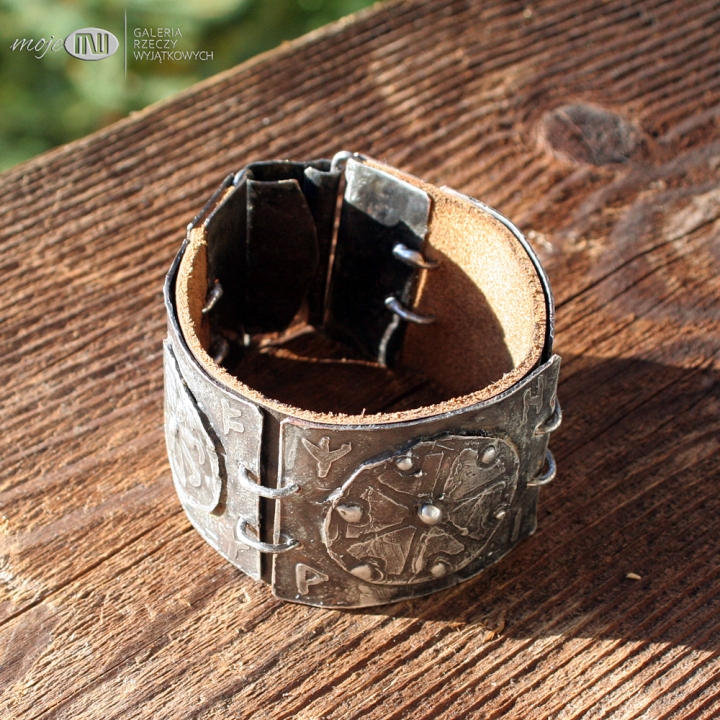 Perun-i-Swarozyc-z-runami-szeroka-bransoleta-meska-bizuteria-slowianskie-bostwa-znaki-runiczne-runy-magia-bizuteria-poganska