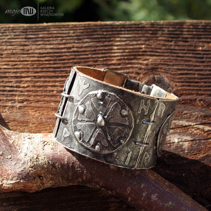 Perun-i-Swarozyc-z-runami-szeroka-bransoleta-meska-bizuteria-slowianskie-bostwa-znaki-runiczne-runy-magia-bizuteria-poganska