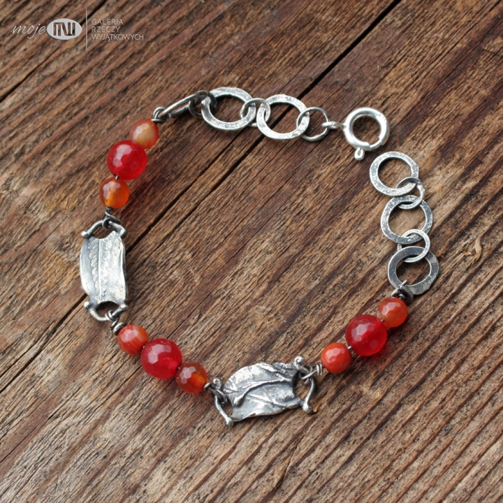 w-trawie-z-jaspisami-i-agatem-srebrna-bransoletka-na-reke-srebro-roslinki-pomaranczowe-kamienie-prezent