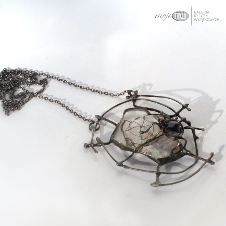 arachne-pajeczy-wisior-pajeczyna-szklany-pajak-na-szyje-fusing-miedziany