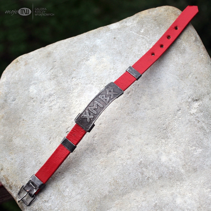 runiczny-amulet-milosci-runy-znaki-runiczne-bransoletka-talizman-czerwony-rzemien-miedziana-bizuteria-poganska