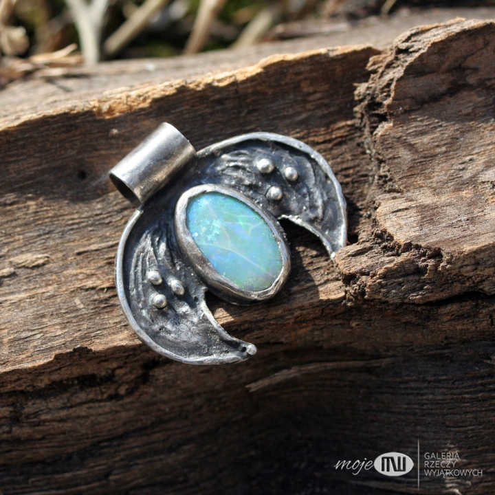 lunula-z-opalem-srebro-wisior-ksiezyc-opal-kobiecy-poganska-bizuteria-amulet