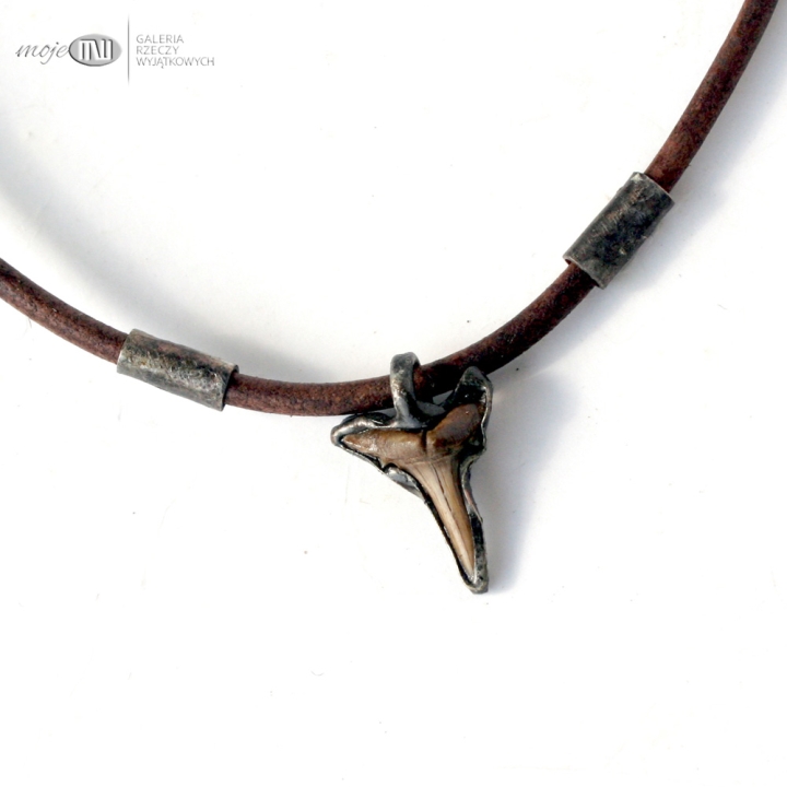 zab-rekina-amulet-talizman-wisiorek-rzemyk-skorzany-skora