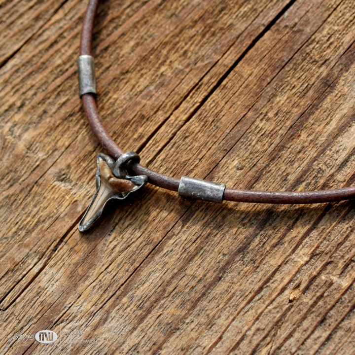 zab-rekina-amulet-talizman-wisiorek-rzemyk-skorzany-skora