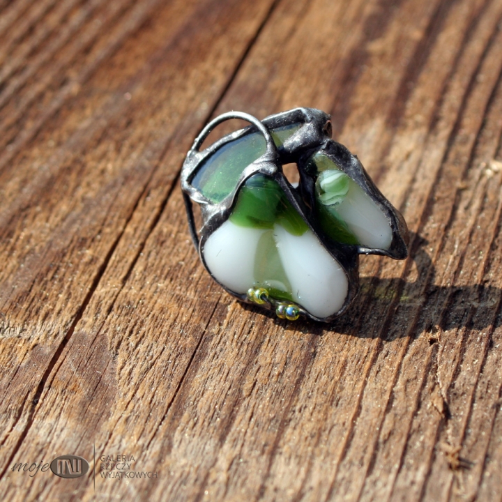 pierscionek-z-przebisniegiem-szklane-kwiaty-wiosenne-fusing-pierscionek-z-kwiatkiem