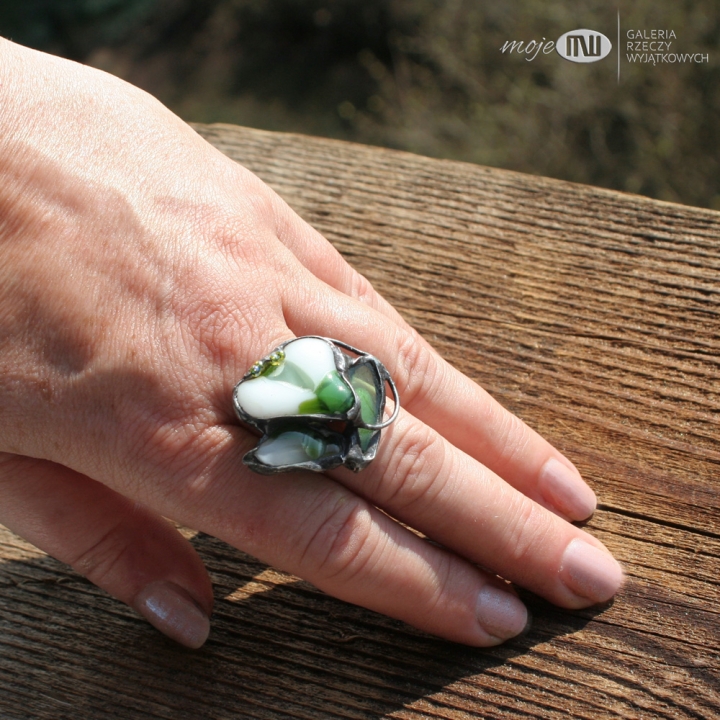 pierscionek-z-przebisniegiem-szklane-kwiaty-wiosenne-fusing-pierscionek-z-kwiatkiem