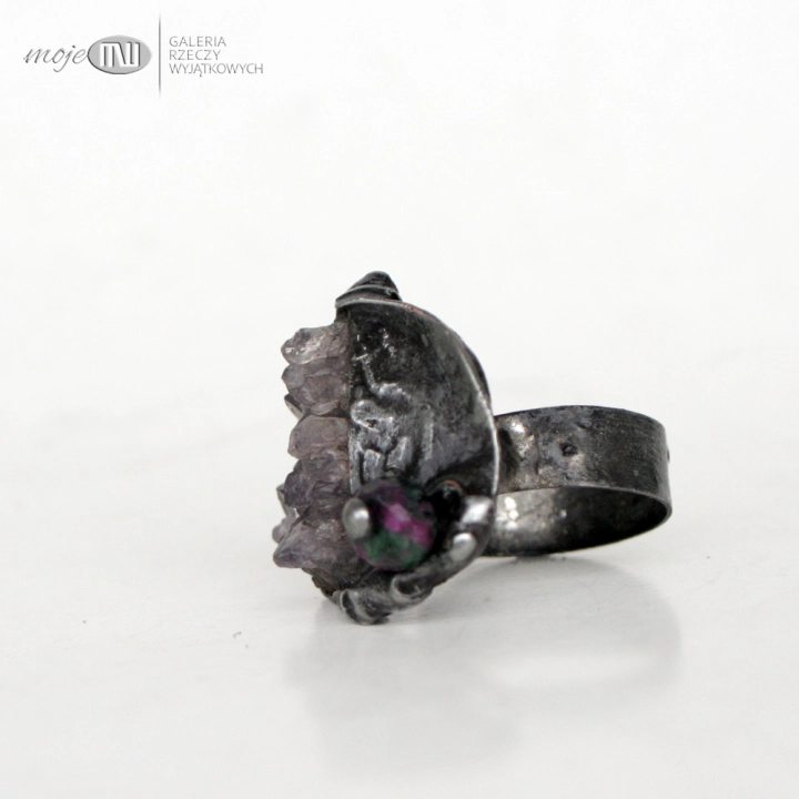 polowiczny-ametyst-pierscionek-kamien-nauralny-szczotka-ametystu-zielony-jadeit-zoisyt-miedz-pokryta-cyna-rustykalny