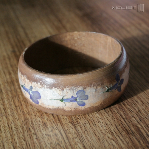 lobelia-na-kremowo-drewniana-bransoletka-suszone-kwiaty-ekologiczna