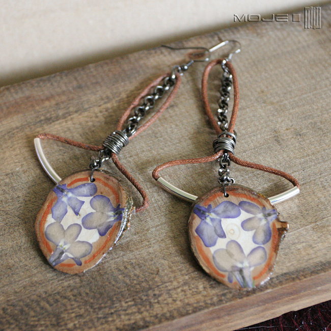 wyblakle-lobelie-kolczyki-wiszace-drewno-suszone-kwiaty