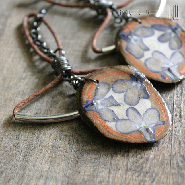 wyblakle-lobelie-kolczyki-wiszace-drewno-suszone-kwiaty