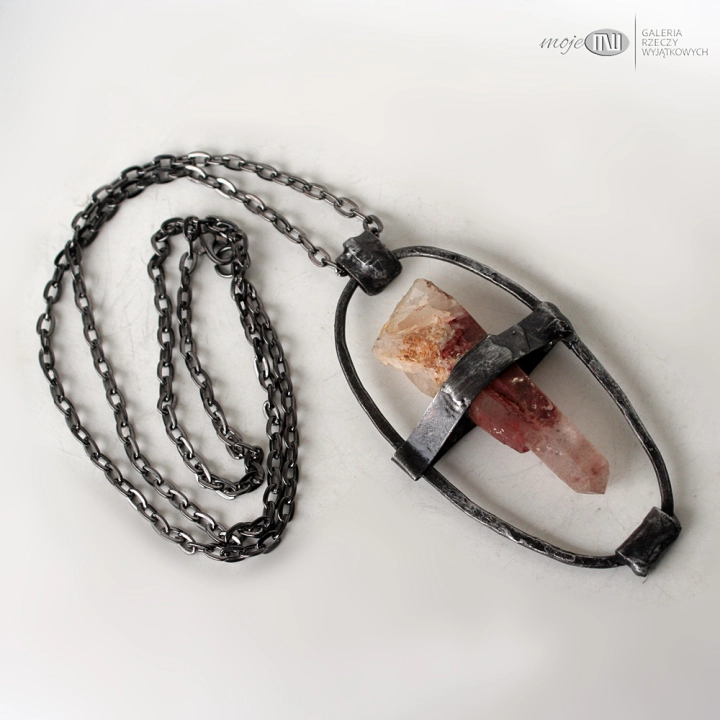 krwawy-lodowy-odlamek-krysztal-gorski-wisior-owalny-miedz-pokryta-cyna-rusyukalny-surowy-kamien