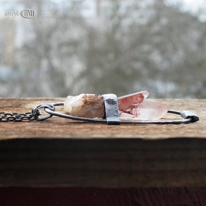 krwawy-lodowy-odlamek-krysztal-gorski-wisior-owalny-miedz-pokryta-cyna-rusyukalny-surowy-kamien