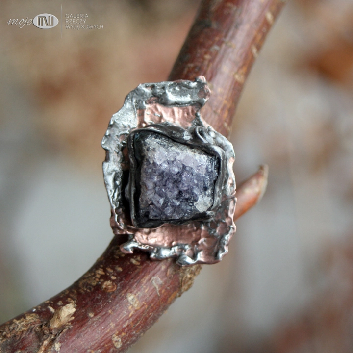 awanturka-z-ametystem-duzy-pierscionek-ametyst-szczotka-miedz-surowy-kamien-rustykalny-nieregularny