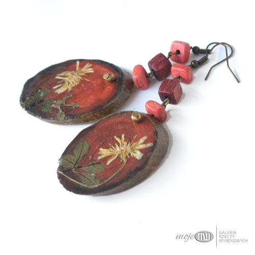 lakowe-wiszace-kolczyki-drewniane-z-drewna-suszone-kwiaty-plaster-drewno