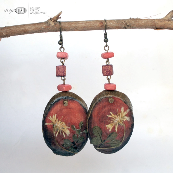 lakowe-wiszace-kolczyki-drewniane-z-drewna-suszone-kwiaty-plaster-drewno