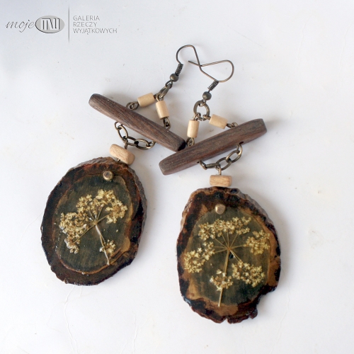 lakowe-wiszace-kolczyki-drewniane-z-drewna-suszone-kwiaty-plaster-drewno