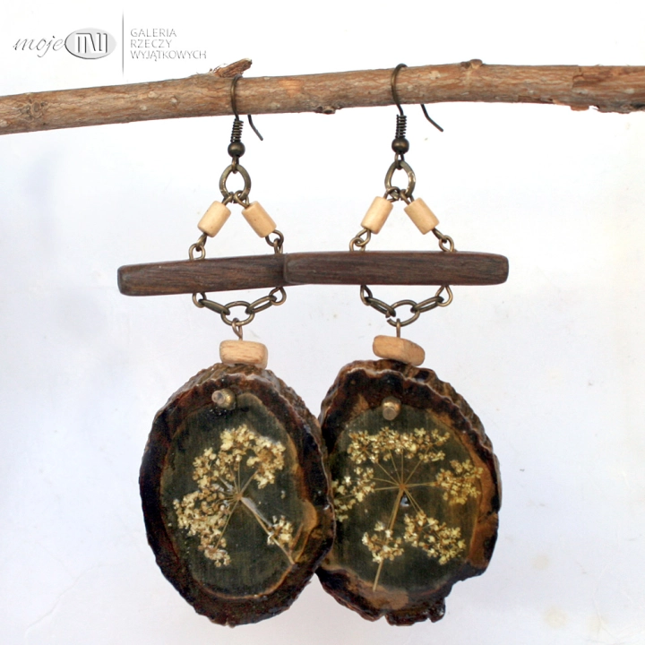 lakowe-wiszace-kolczyki-drewniane-z-drewna-suszone-kwiaty-plaster-drewno
