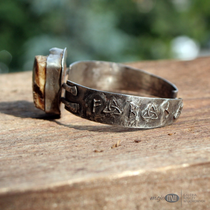 osobiste-wspomnienie-w-srebrze-bransoleta-srebro-runy-znaki-runiczne-amulet-rustykalna-bizuteria-poganska