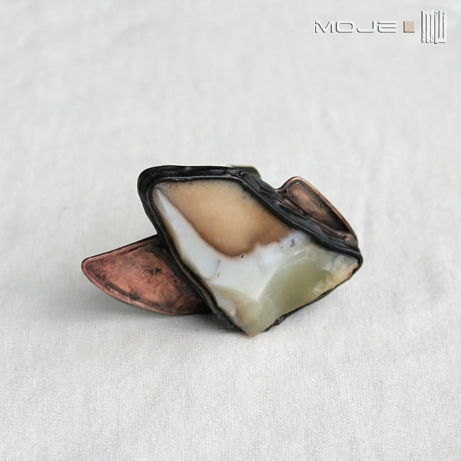 Opal jak kielich kwiatu_z Turcji,  pierścionek, pierścionek tiffany, biżuteria z miedzi, biżuteria tiffany, rękodzieło, ręcznie robiony, biżuteria autorska, opal, opal z Turcji, pierścień z kamieniem, kamień naturalny