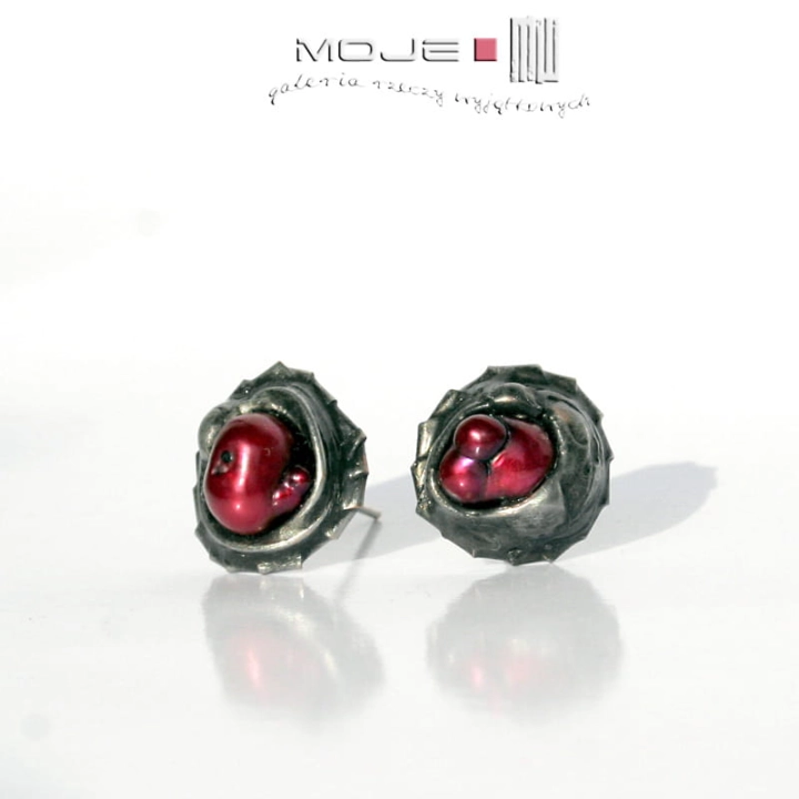Z purpurową perłą, kolczyki z perłą, biżuteria Tiffany, miedziane kolczyki, purpurowa perła hodowlana, ręcznie robione, hand made, biżuteria autorska
