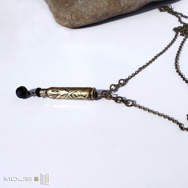 kaliber-5-56-mosiezna-luska-wisiorek-z-luski-militaria-trawione-czarne-korale-mosięzny-mosiadz