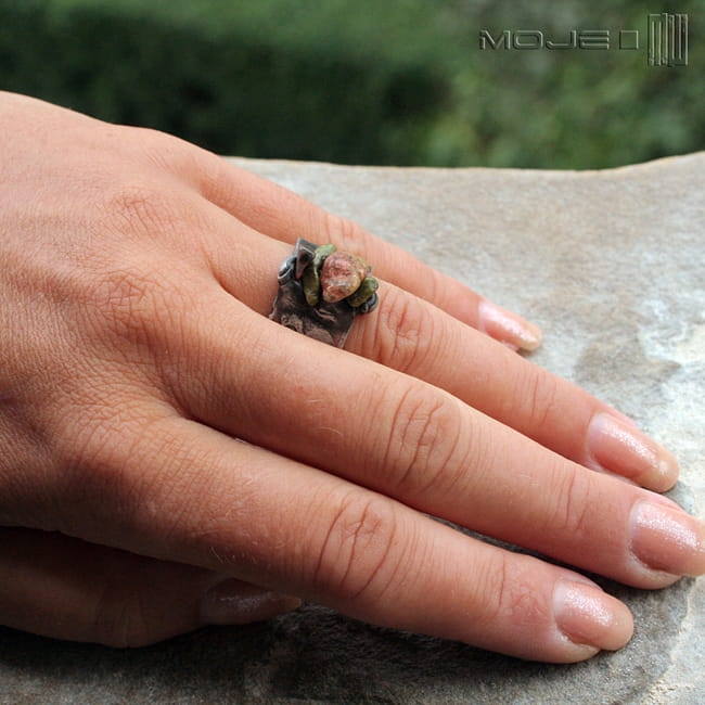 Inanna, biżuteria tiffany, biżuteria z miedzi, pierścionek z miedzi, obrączka z miedzi, biżuteria autorska, metaloplastyka, oryginalny pierścionek, pierścionek, obrączka, hand made, kamienie naturalne, unakit, trawiona miedź