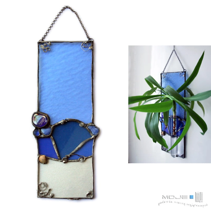 lazurowe wspomnienie, wiszący wazonik, witrażowy dekor, błękitne szkło, niepowtarzalny prezent