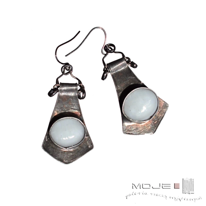 Szklana białoperła, kolczyki, kolczyki tiffany, biżuteria z miedzi, biżuteria tiffany, biżuteria fusing, rękodzieło, ręcznie robiony, biżuteria autorska, szklane oczko, biały kaboszon