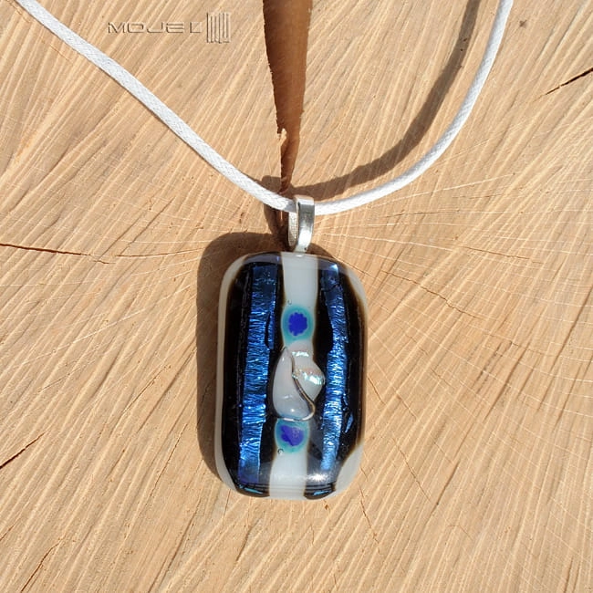 Błękitna esencja, wisiorek ze szkła, szklany wisiorek, wisiorek, wisior, biżuteria fusing, millefiori, kwiatek, fusing szklany, biżuteria autorska, biżuteria ze szkła,