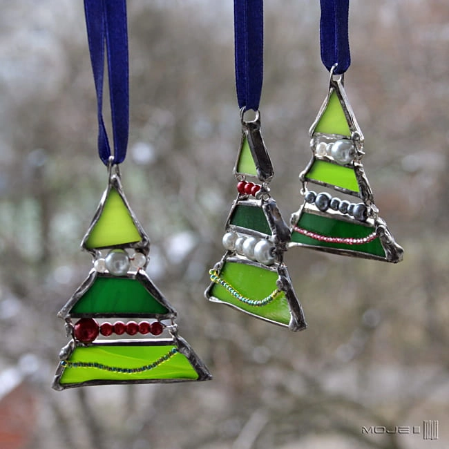 choinka, malutka choinka, dekor, do powieszenia, rękodzieło, hand made, witraż Tiffany, ozdoba, szklana choinka, szklana ozdoba świąteczna